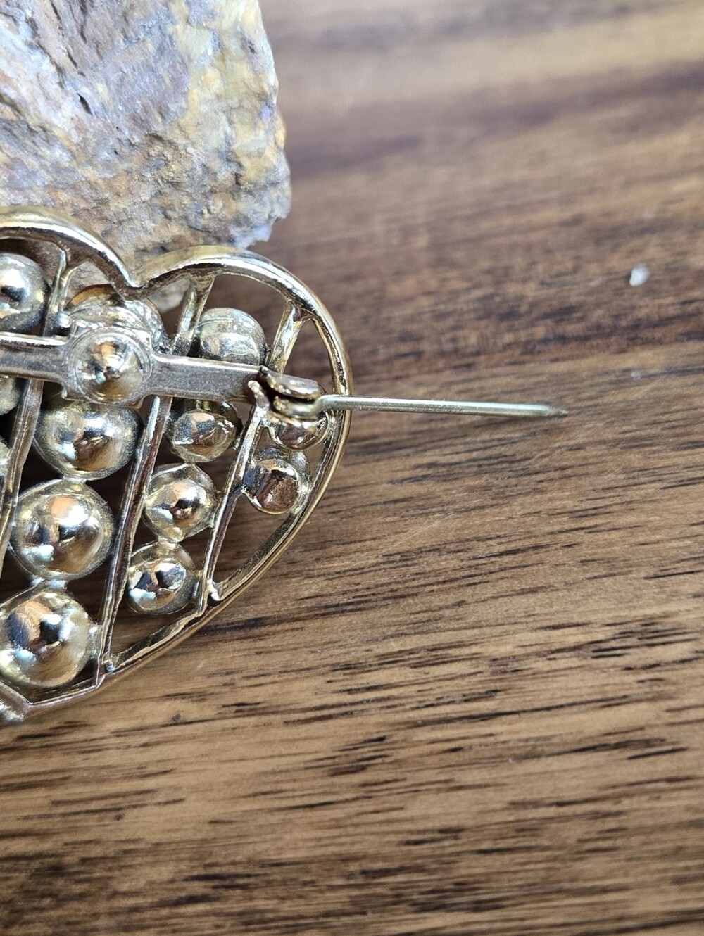 Vintage Gold Tone Red Rhinestone Heart Brooch Pin Romantic Costume Jewelry Gift - Picture 2 of 6
